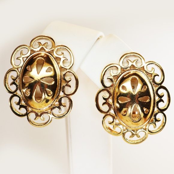 ⚜️ Vintage Givenchy Gold Clip On Earrings ⚜️ - Picture 10 of 12